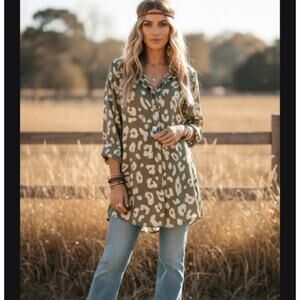 ee.some ANTHRO small women tunic‎ blouse green leopard satin cottage coquette